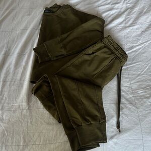 Lounge set in olive green